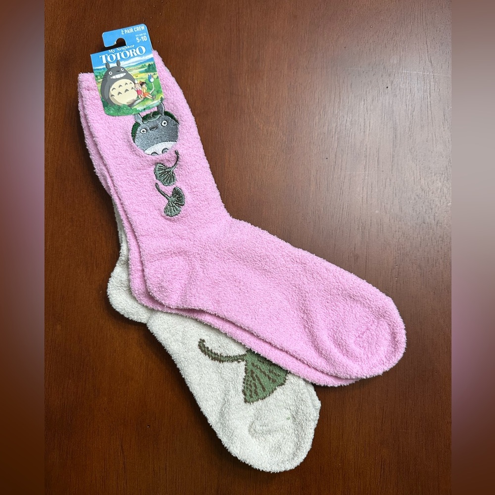 My Neighbor Totoro 2-Pair Ginkgo Leaf Cozy Socks - Picture 2 of 5